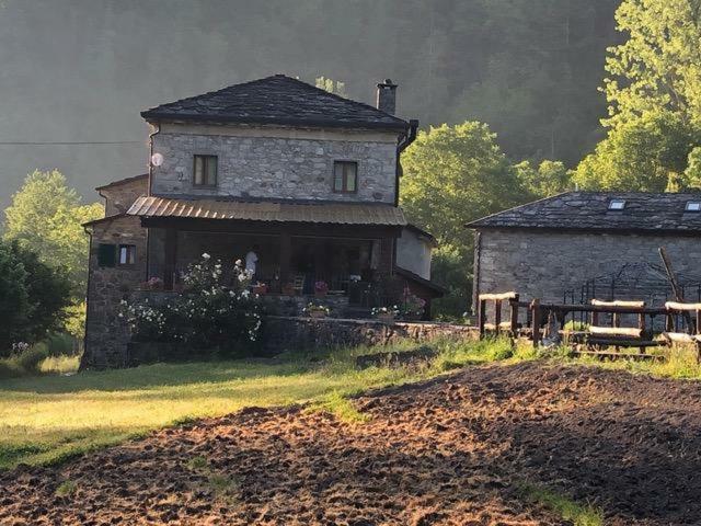 Mulino Marghen - Restored Watermill - Accomodation And Retreat Center Zeri Exterior foto